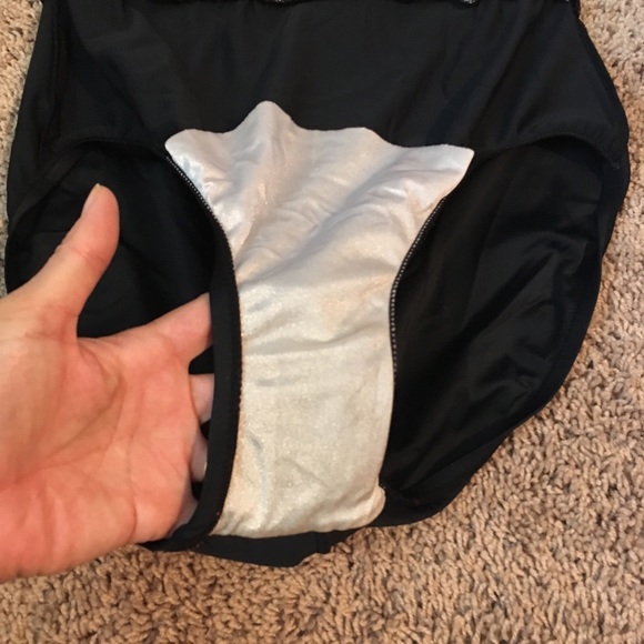 Azul by Maxine of Hollywood
Tropical Print One Piece Faux Swim Skirtini
Size 10 - Picture 9 of 16